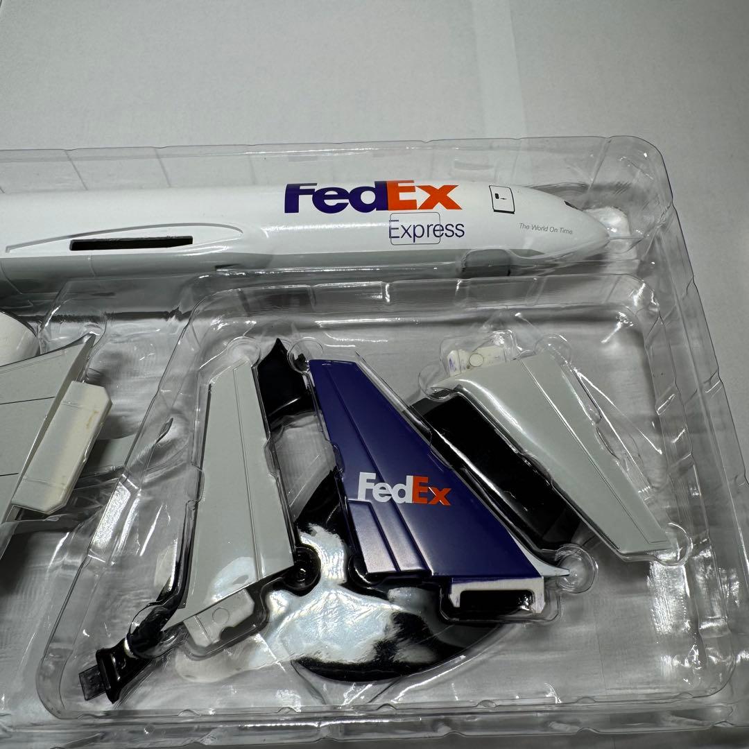 美品】飛行機模型 FedEx BOEING 777-200F 1:200モデル - メルカリ