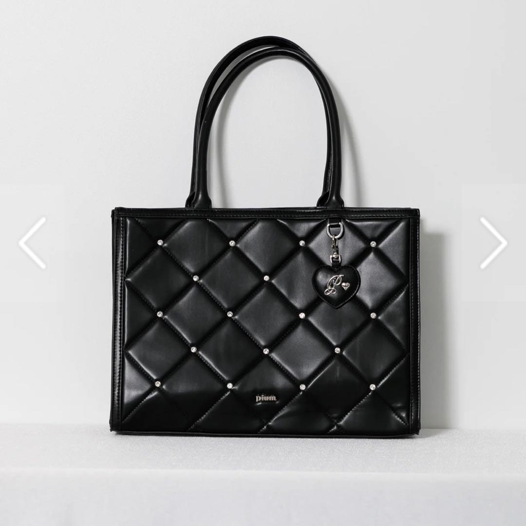 pium ビジューキルティングトートバッグ - メルカリ