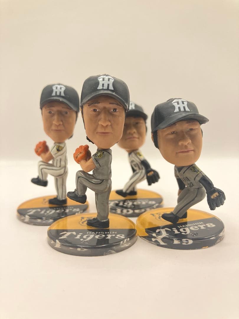 コレクター必見！阪神タイガース Tigers フィギュア 藤川球児 岡田監督