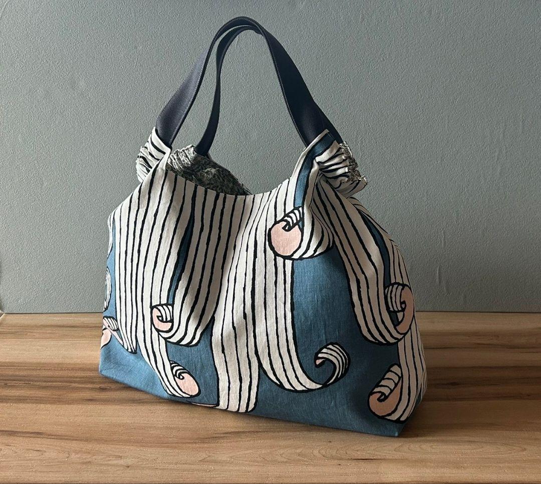 【プラム堂∬様オーダー】ミナペルホネンハンドメイドシャーリングバッグ ミナペルホネン ハンドメイド シャーリング バッグの通販はau PAY