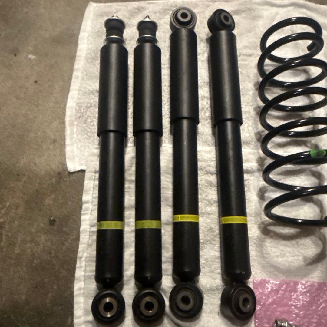 JB64W ジムニー純正ショックアブソーバ -4本セット 新車はずし