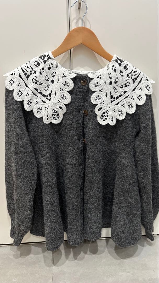 レース付き襟 グレー カーディガン - トップスヴィンテージ