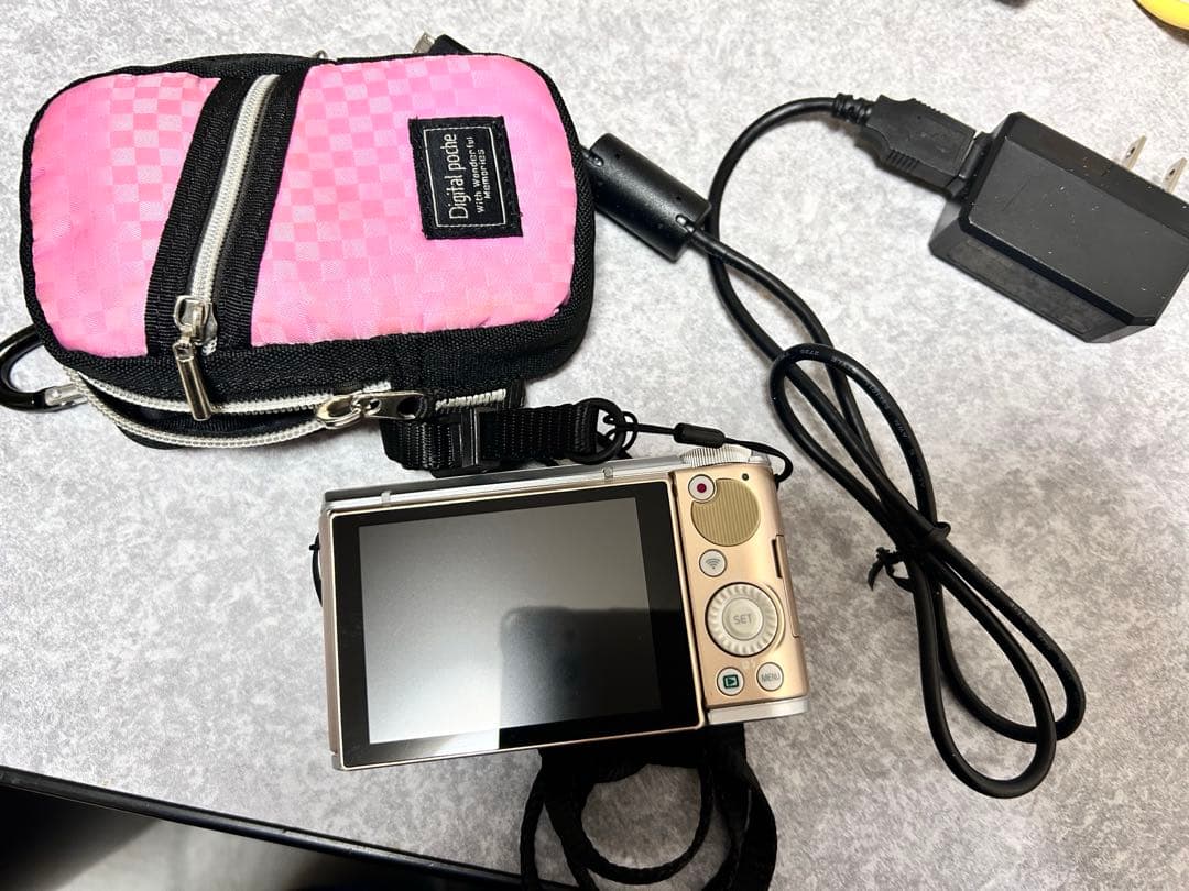 充電器&収納ケース付き】カシオコンパクトデジタルカメラ