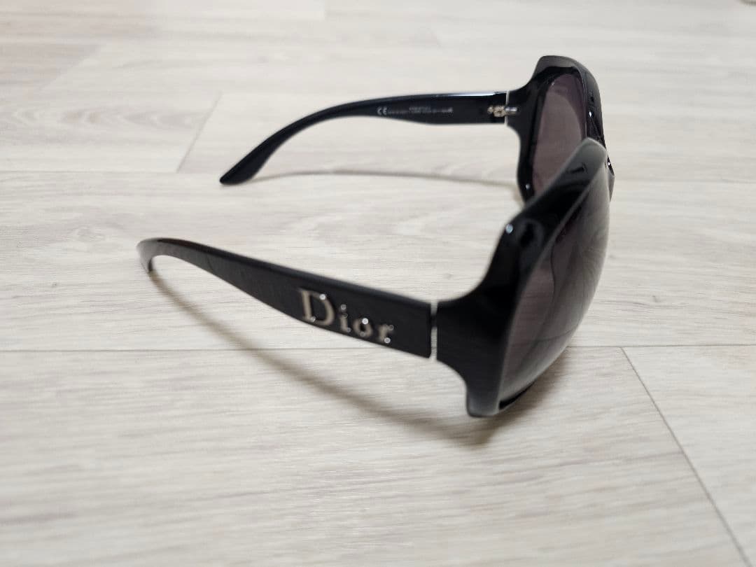 Dior ブラック サングラス ケース付き - メルカリ