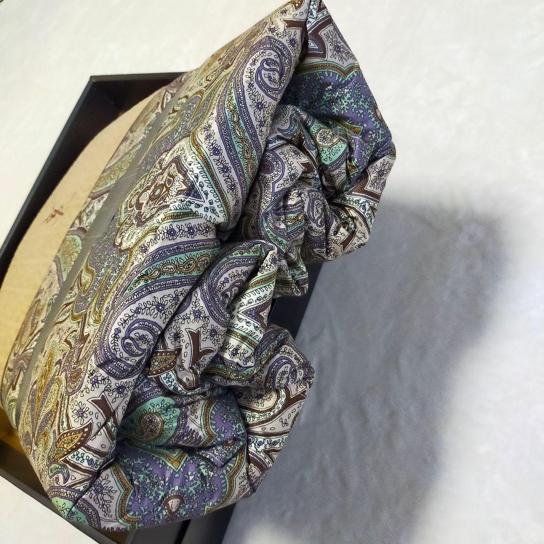 未使用品　イヴサンローラン　ダウン90%　0.3kg　ダウンケット　羽毛布団