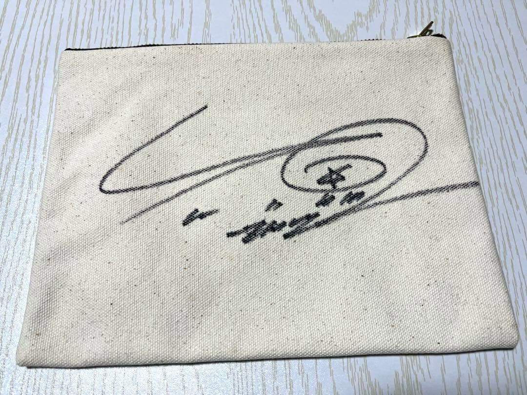 SHINee TAEMIN 直筆サイン入りポーチ - メルカリ