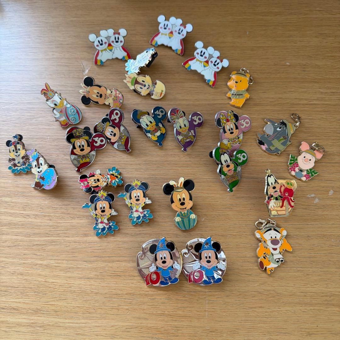 ディズニーピンバッジセット まとめ売り - メルカリ