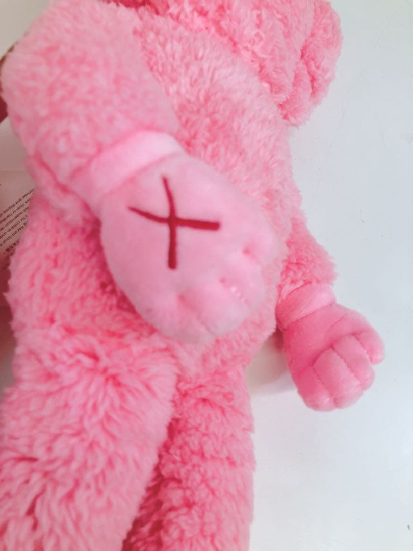 ☆Kaws BFF Pink Plush カウズ 世界3000体限定 ぬいぐるみ - メルカリ