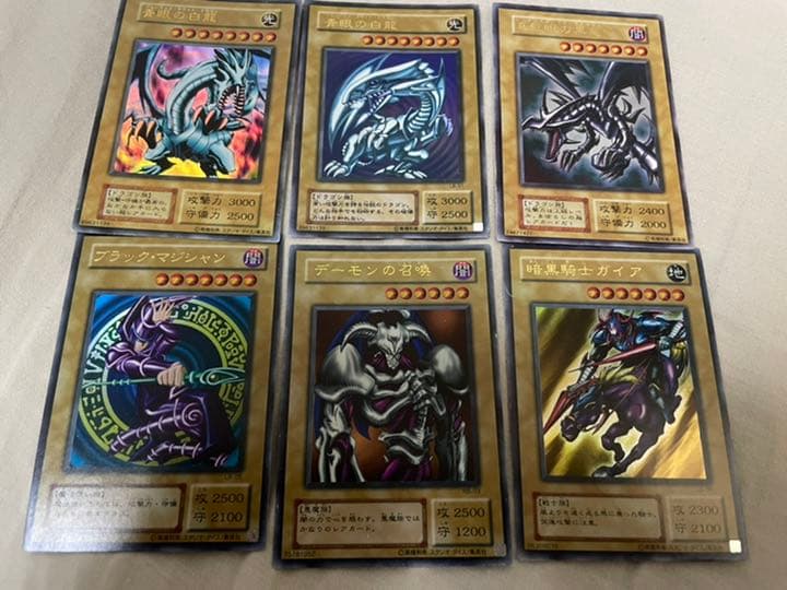 【人気カードセット】遊戯王カード　青眼の白龍　真紅眼の黒龍　初期　ウルトラ 遊戯王 青眼の白龍 真紅眼の黒龍 初期 - メルカリ