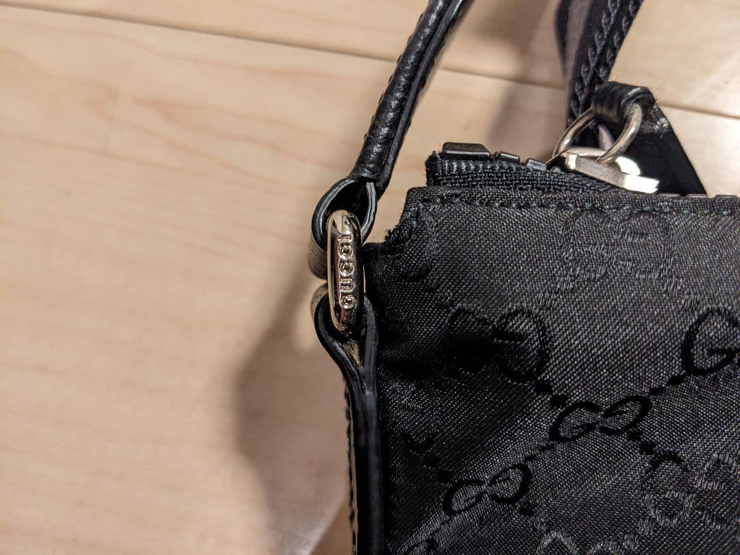 Gucci GGパターン ブラックショルダーバッグ