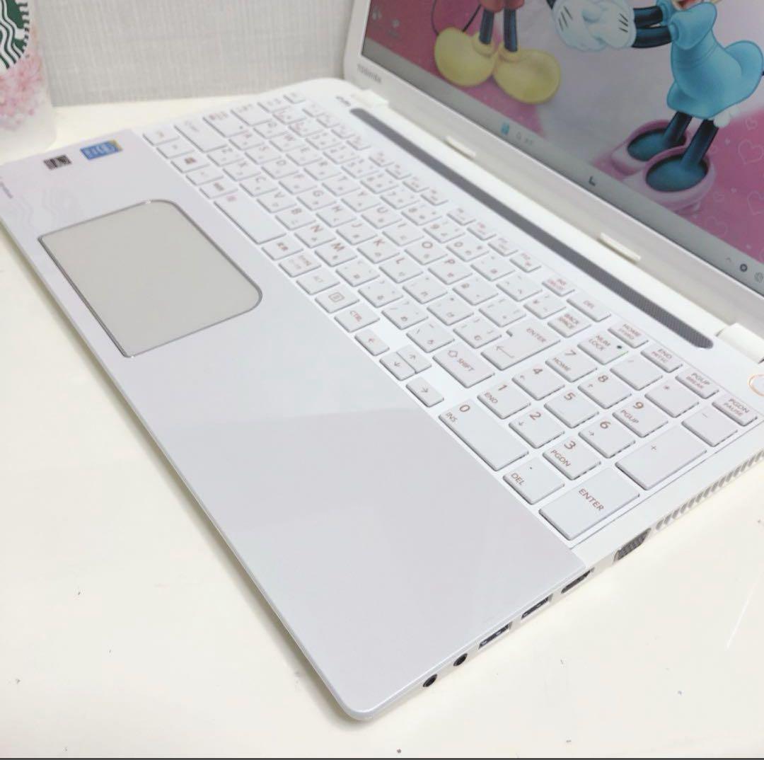 純白、コアi3、高速SSD、最新win11、イラレ&オフィス2021が使える