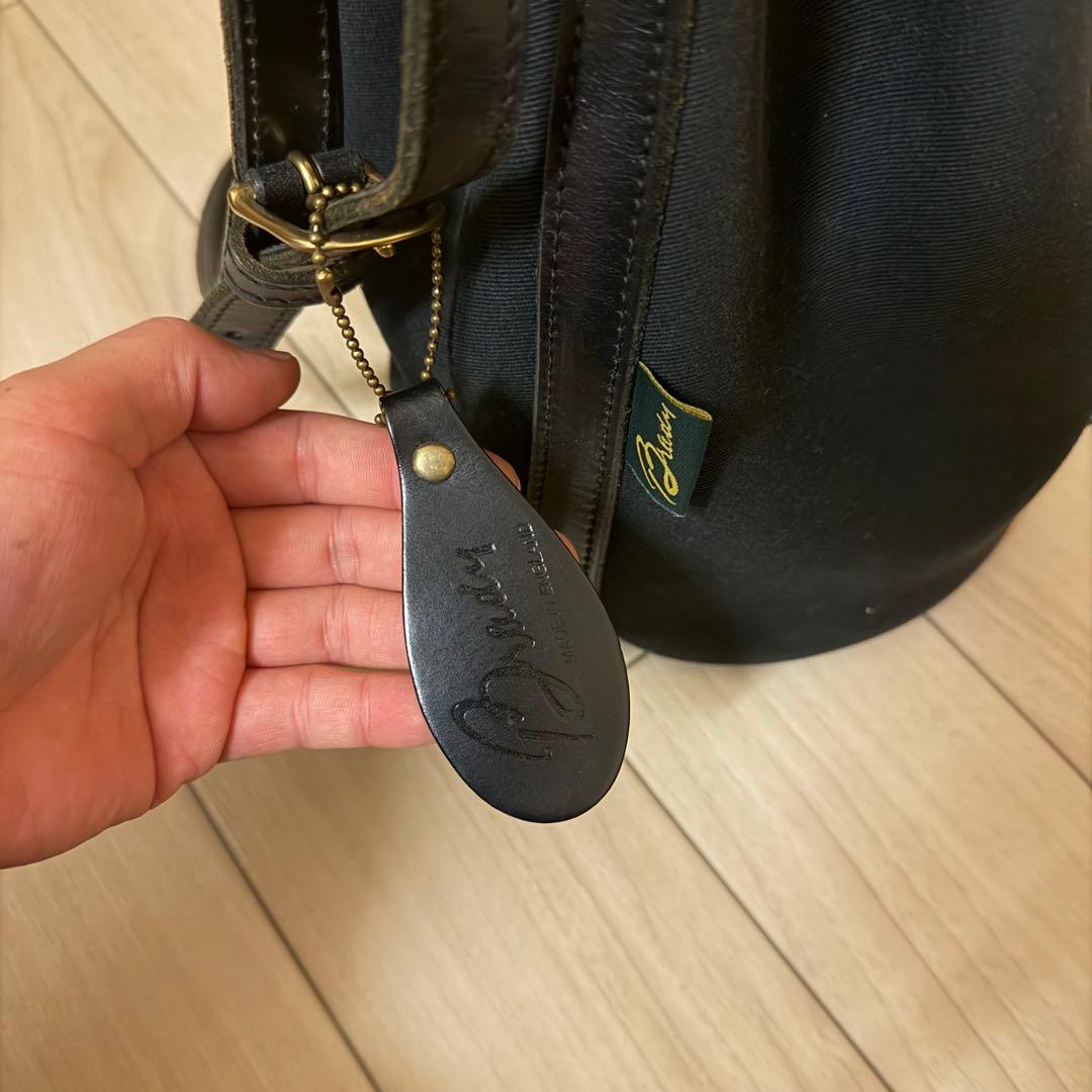 BRADY バケツ型ショルダーバッグ ブラック Avon カルダー - メルカリ