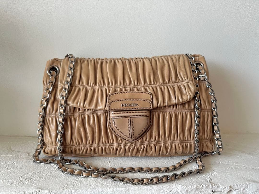 PRADA ベージュレザーショルダーバッグ