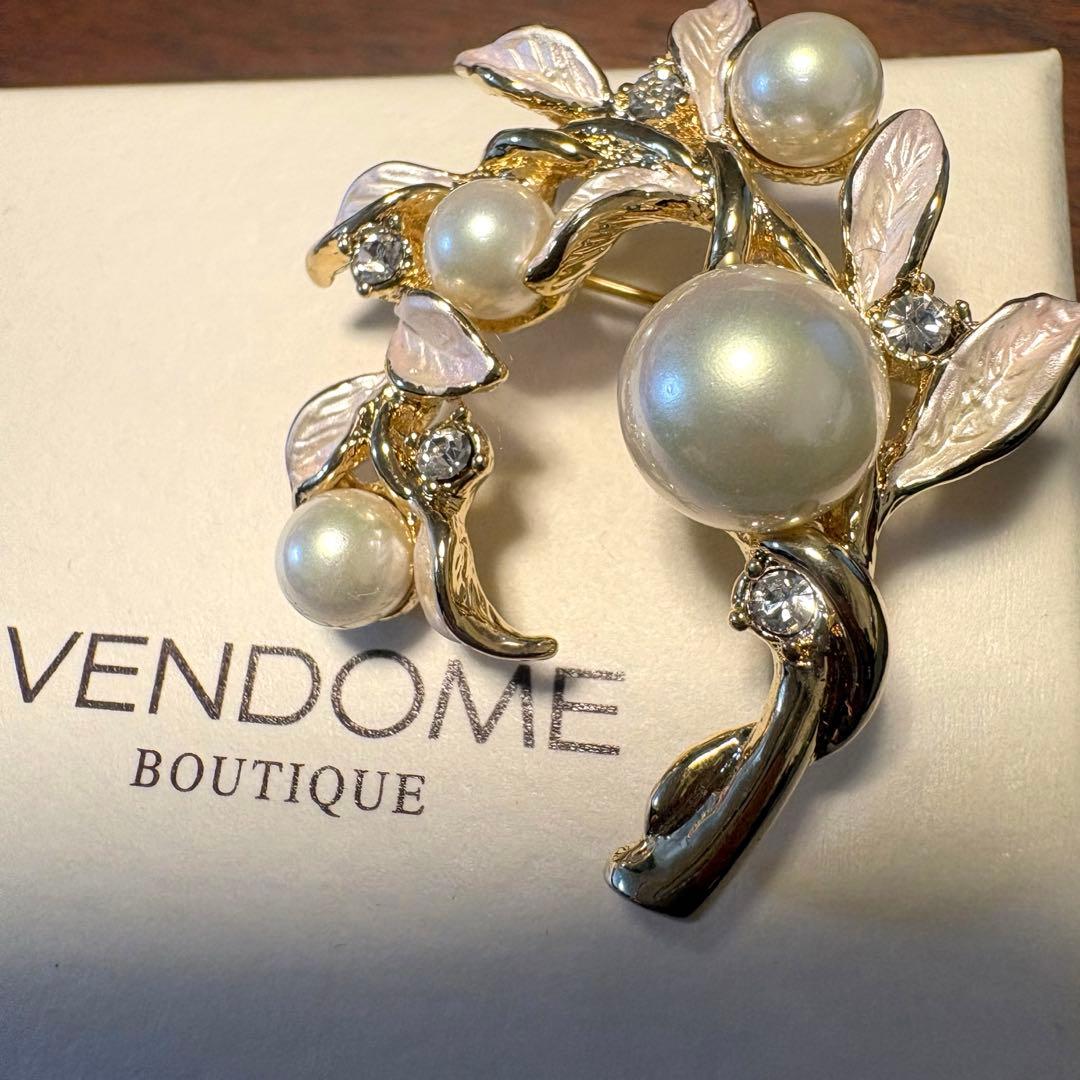 ヴァンドームブティック パール ラインストーン リーフ ブローチ