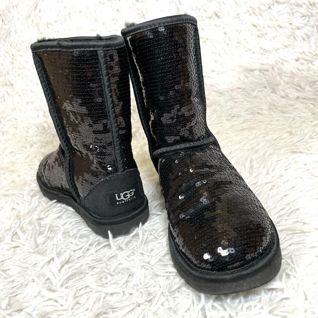 UGG ブラック スパンコール ムートンブーツ - メルカリ