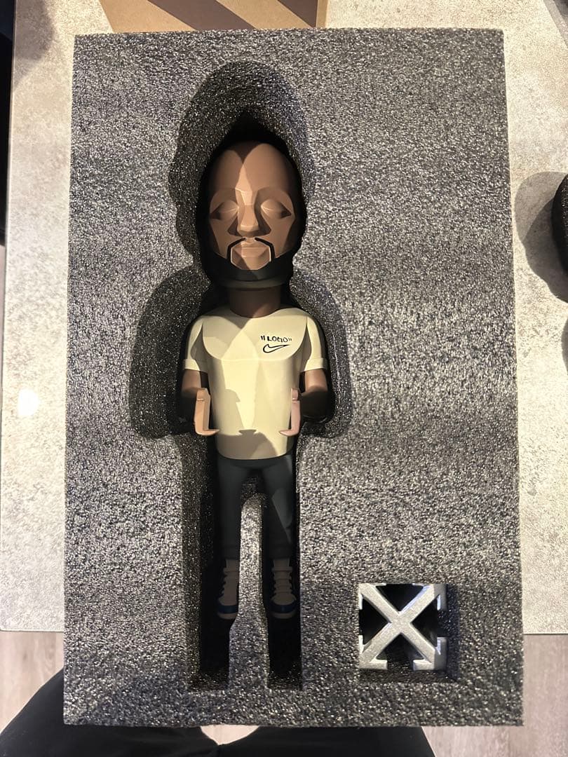 Virgil Abloh 限定フィギュア 認証書付き
