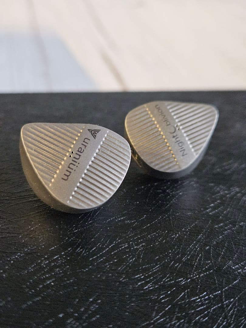 イヤホン Night Oblivion Uranium レビュー】Night Oblivion Uranium 情報量の豊かさ、調整スイッチ内蔵