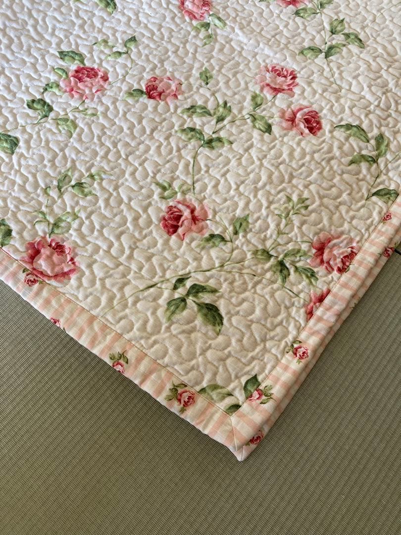 ローラアシュレイ　ラグ　キルティングカーペット　花柄 Laura Ashley(ローラアシュレイ) ラグ・カーペット(ライフスタイル