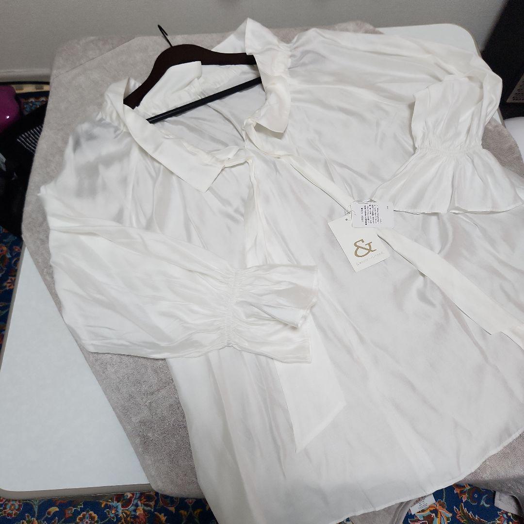 ピンキー&ダイアン、ホワイトリボン付きブラウス - メルカリ