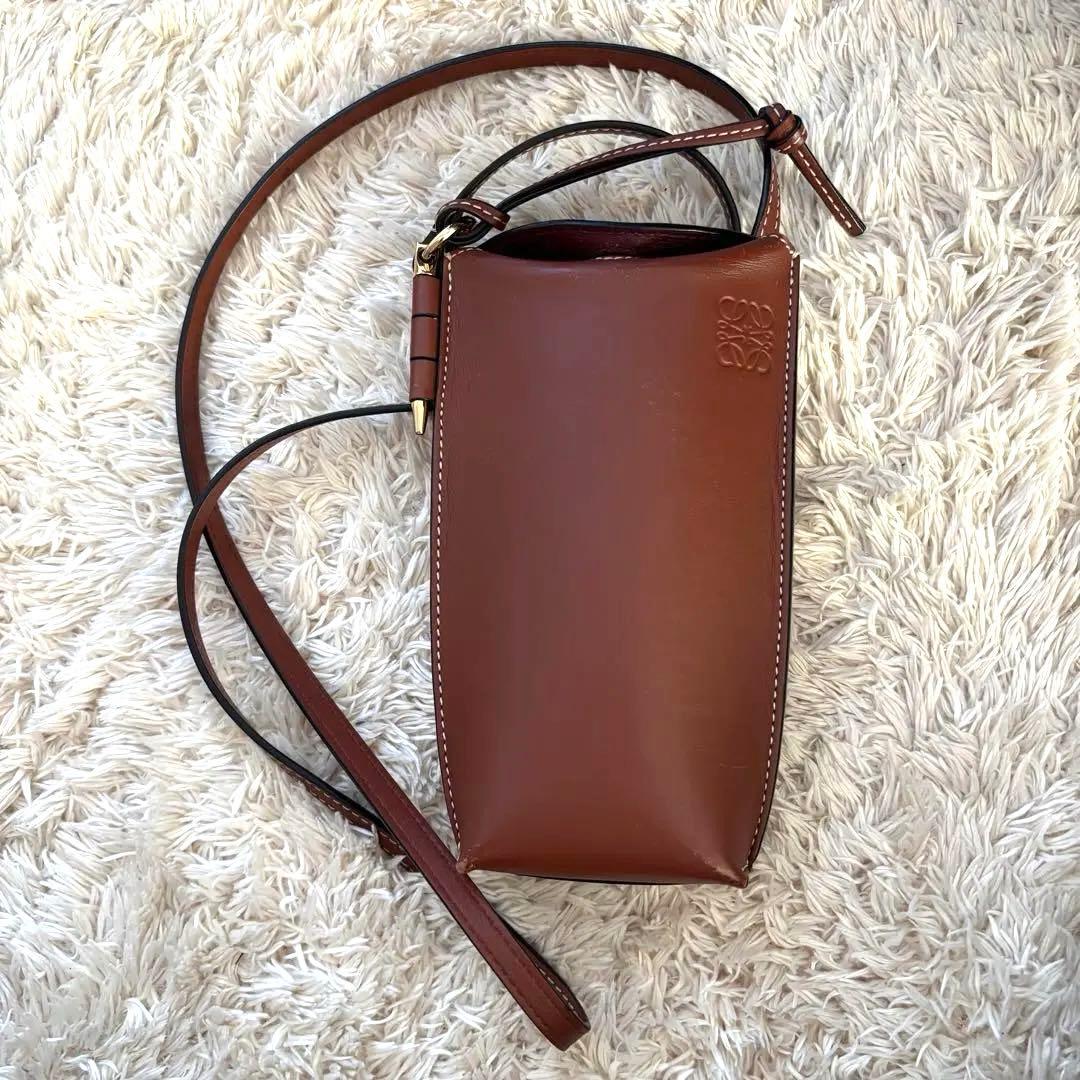 【LOEWE】ゲートポケット ブラウン ショルダーバッグ アナグラム LOEWE（ロエベ） アナグラム ゲートポケット ショルダーバッグ