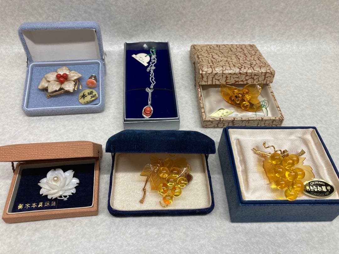 未使用品 本鼈甲 白甲 本珊瑚 赤珊瑚 本真珠 925 ブローチ ネックレス 白蝶貝と赤珊瑚を素材にした「ネックレス」貝工房かざはな【NP-1