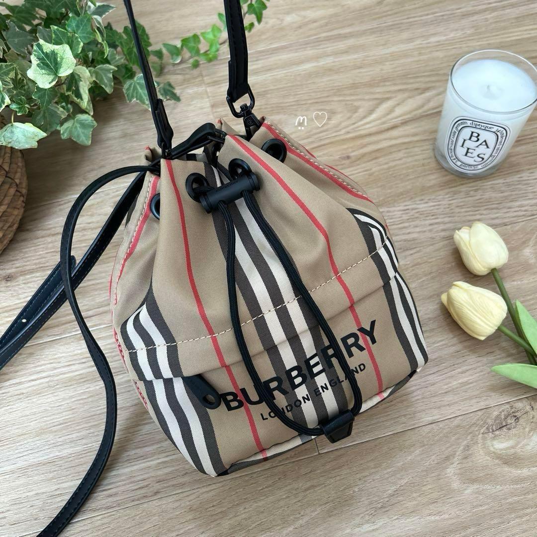 バーバリー アイコンストライプドローコードポーチ 巾着ショルダー