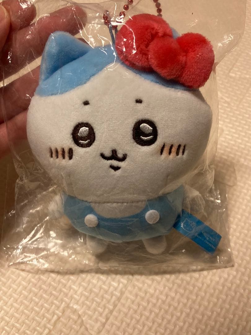 ちいかわ×サンリオキャラクターズ ぷちミニマスコット  ハチワレ×ハローキティ ちいかわ×サンリオキャラクターズ ぷちミニマスコット（ハチワレ