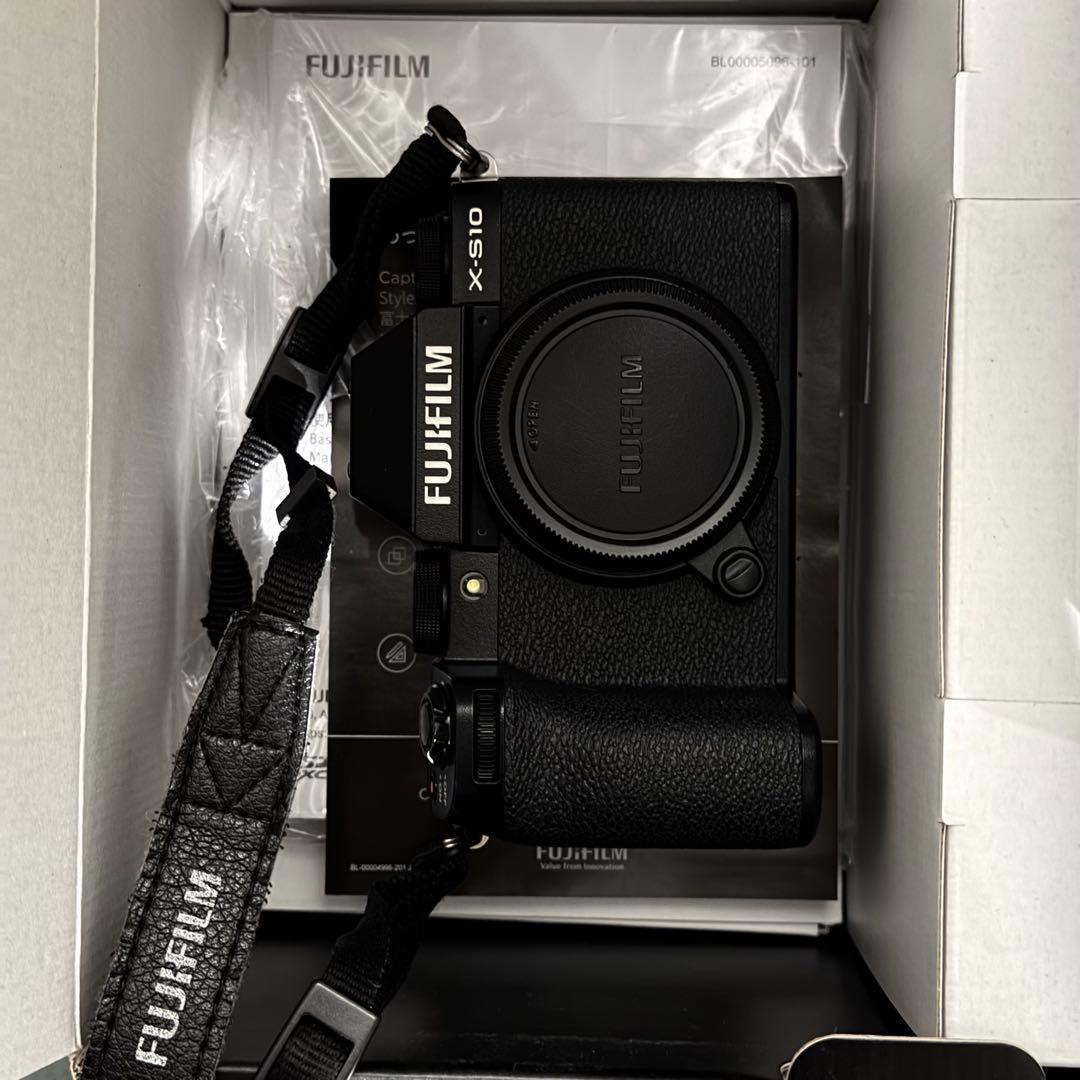 美品】FUJIFILM XS10 ボディ 女性使用 液晶フィルム付 付属品完備