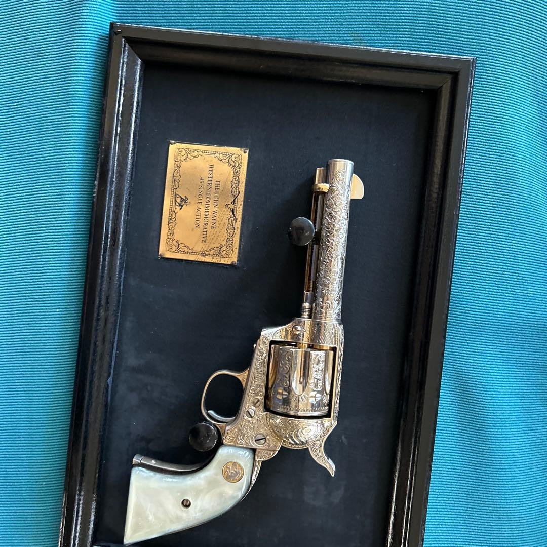 ジョン・ウェイン コメモラティブ 45&幻の白蝶貝のグリップ