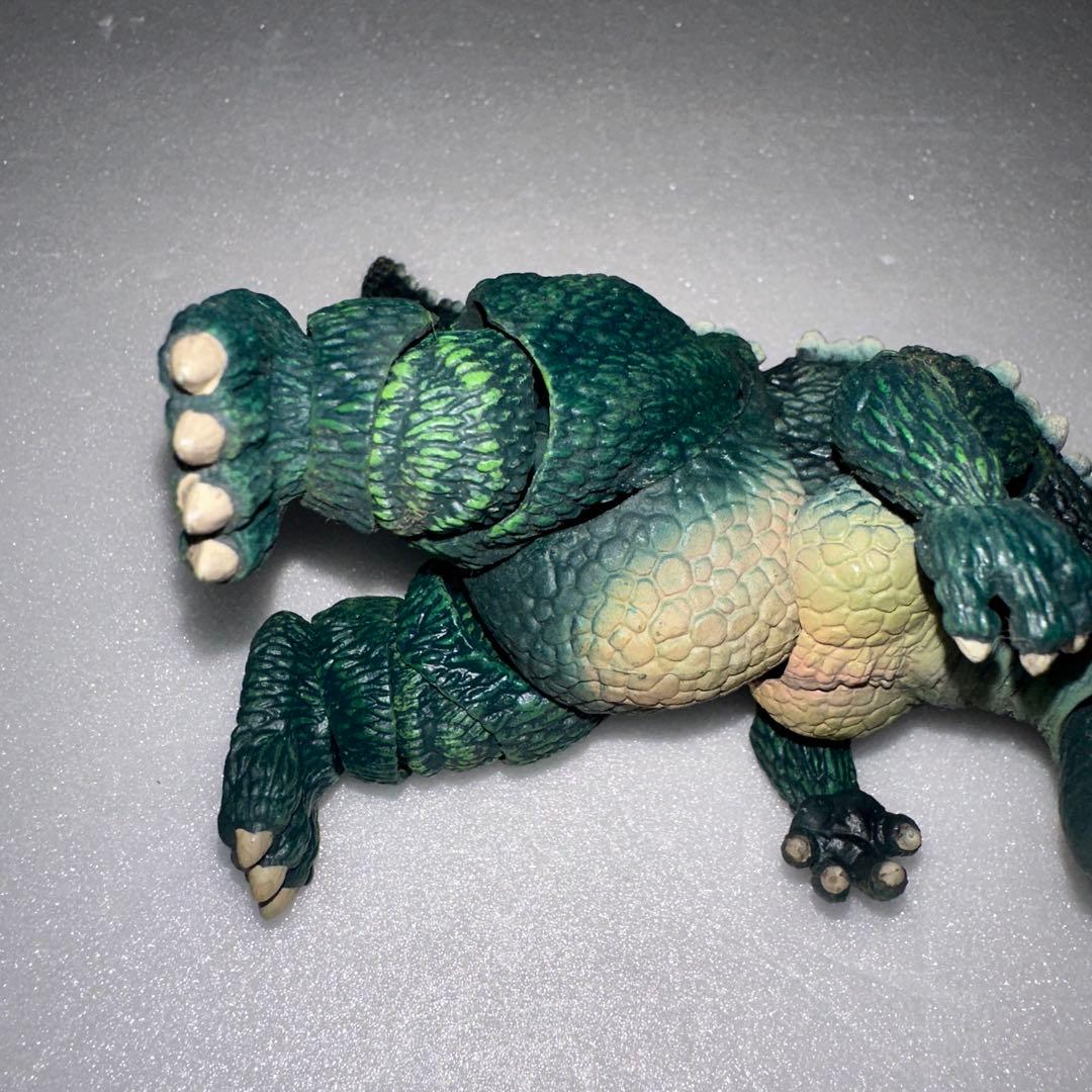 S.H.MonsterArts リトルゴジラ フィギュア