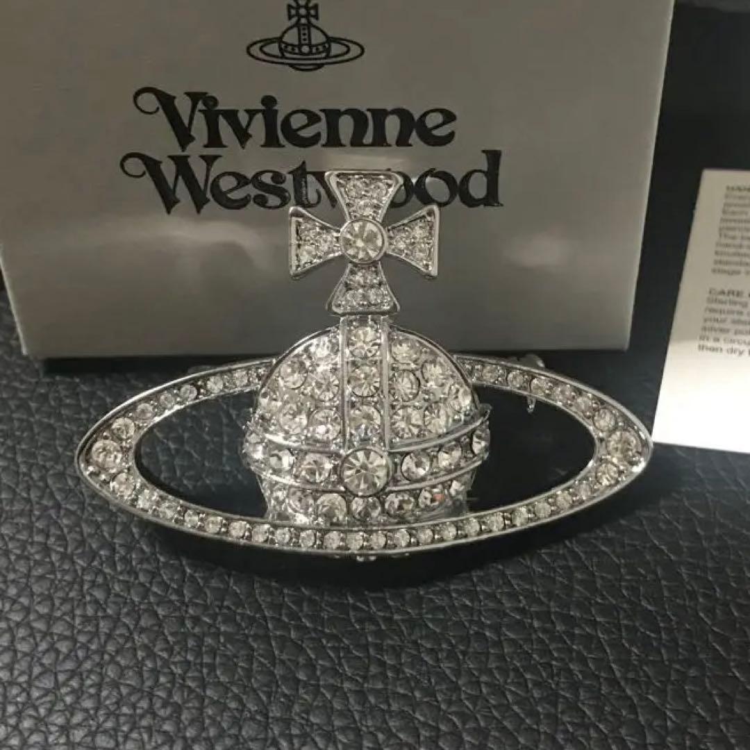 Vivienne Westwood クリスタルブローチ - メルカリ