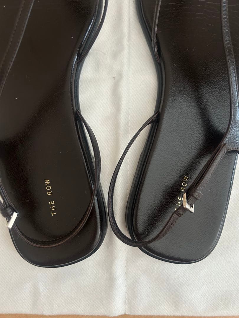 THE ROW コンスタンスフラットサンダル - メルカリ
