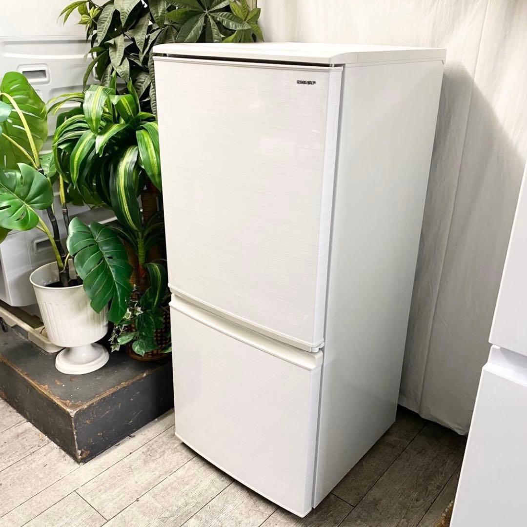 どっちも付け替えドアだから設置場所に悩まない！一人暮らしに！冷凍