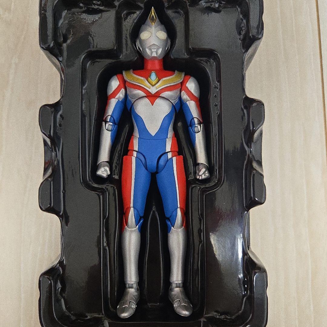 S.H.Figuarts（真骨彫製法）ウルトラマンダイナ フラッシュタイプ