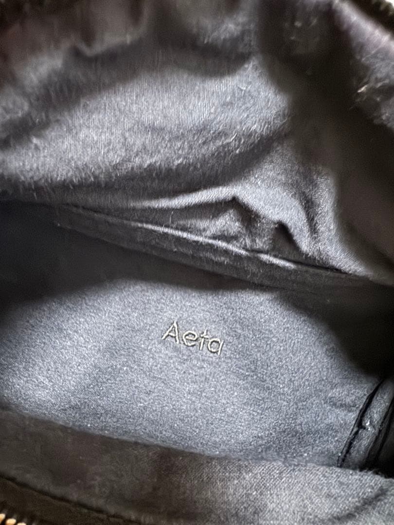 Aeta レザーボディバッグ