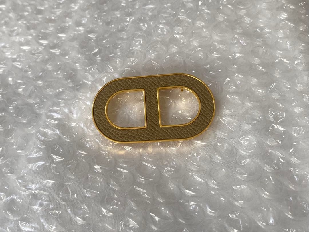 エルメス ブローチ シェーヌダンクル バッチ プシエール ゴールド金具