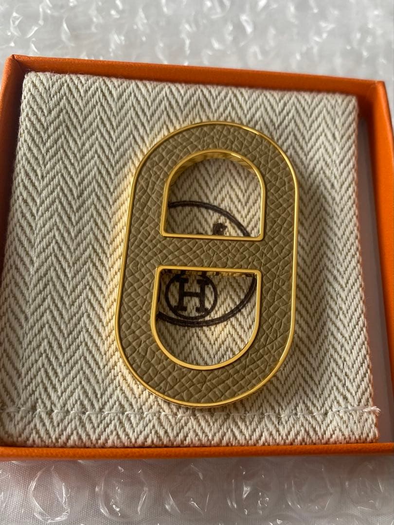 エルメス ブローチ シェーヌダンクル バッチ プシエール ゴールド金具