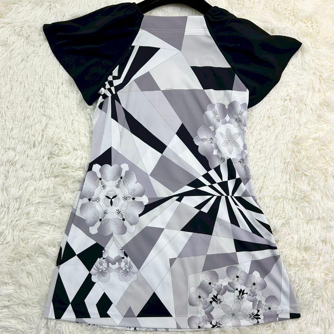 良品 レオナールスポーツ ワンピース 花柄 ジオメトリック ブラック系