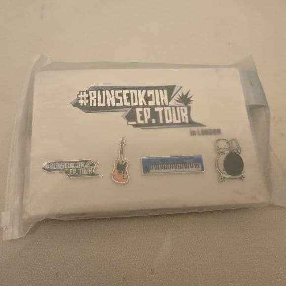 #RUNSEOKJIN EP.TOUR in LONDON ポーチ&ピンバッジ RUNSEOKJIN EP.TOUR in LONDON ポーチ&ピンバッジ RUNSEOKJIN EP.TOUR