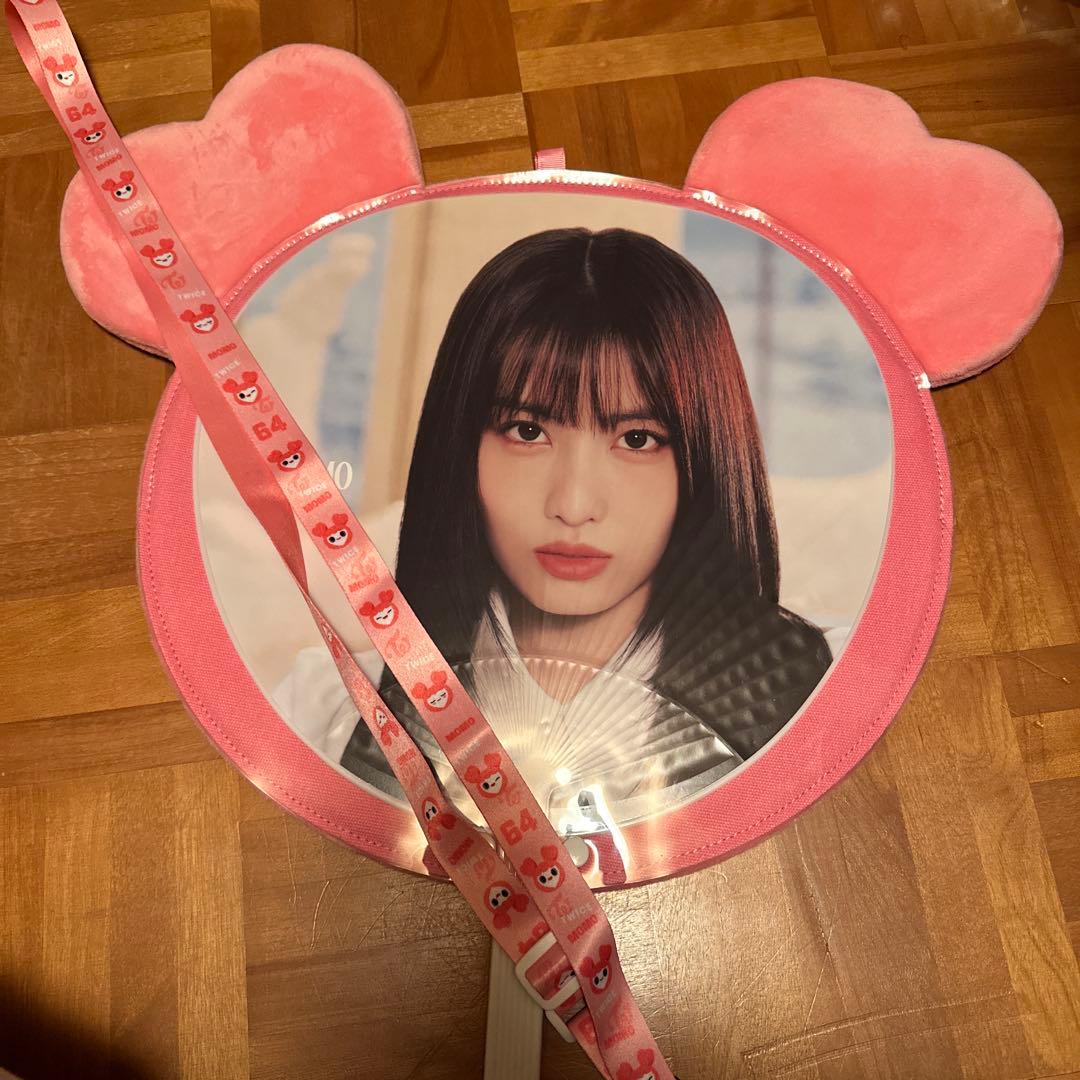 TWICE モモ うちわ＋うちわケース＋ネックストラップ セット - メルカリ