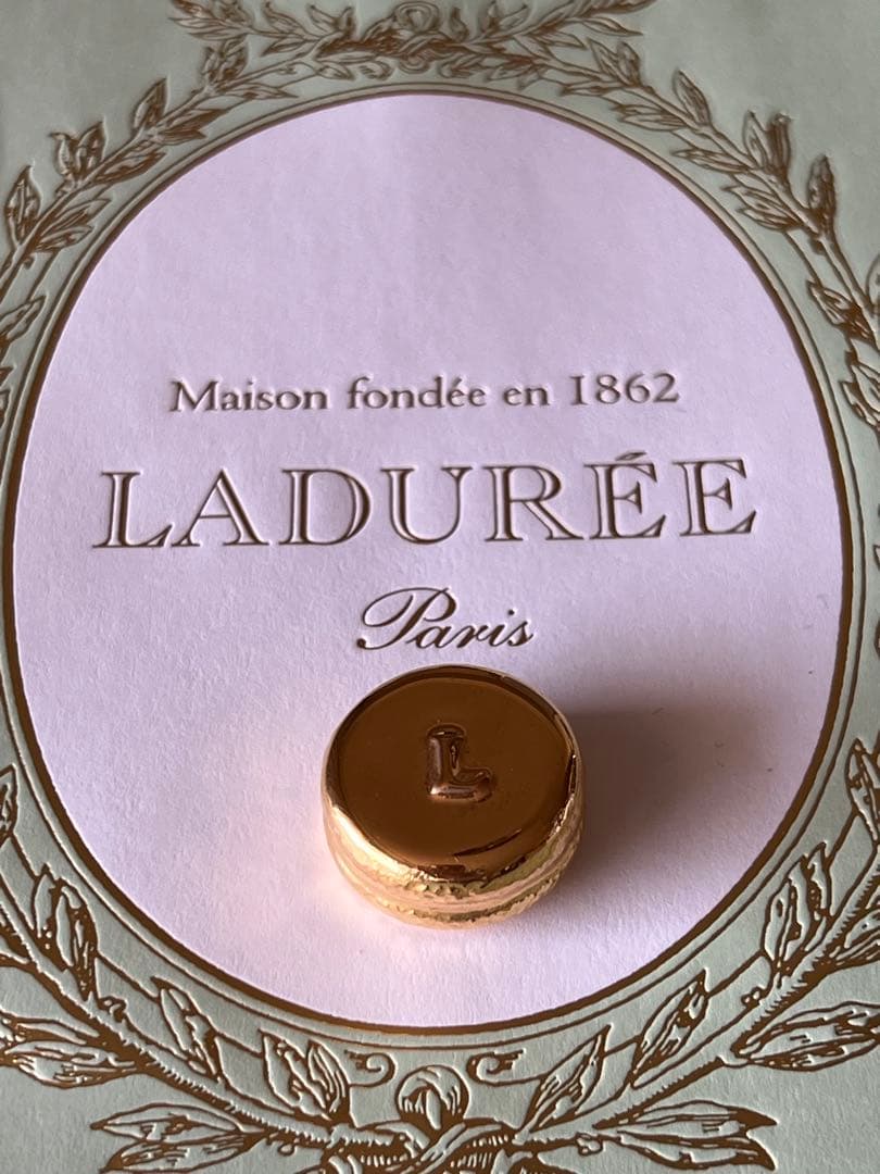 ラデュレとピエールエルメのフェーヴと王冠feve2026オマケ付 - メルカリ