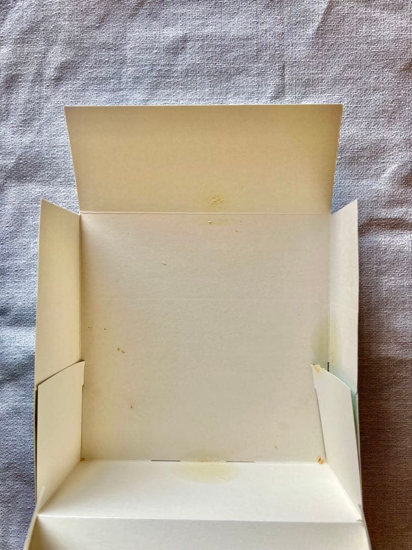 ラデュレとピエールエルメのフェーヴと王冠feve2026オマケ付 - メルカリ