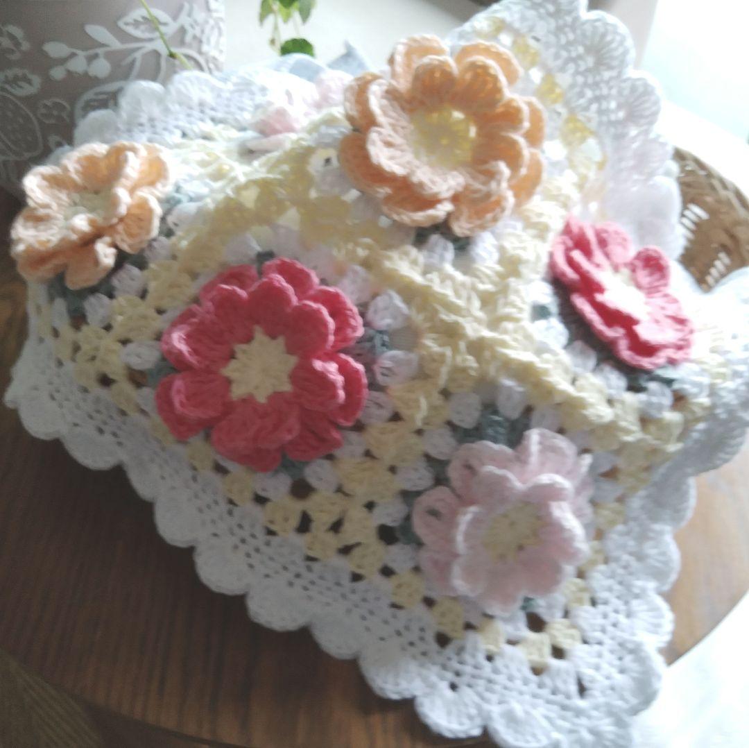 モチーフ編みマルチカバー 立体お花モチーフ グラニースクエア - メルカリ