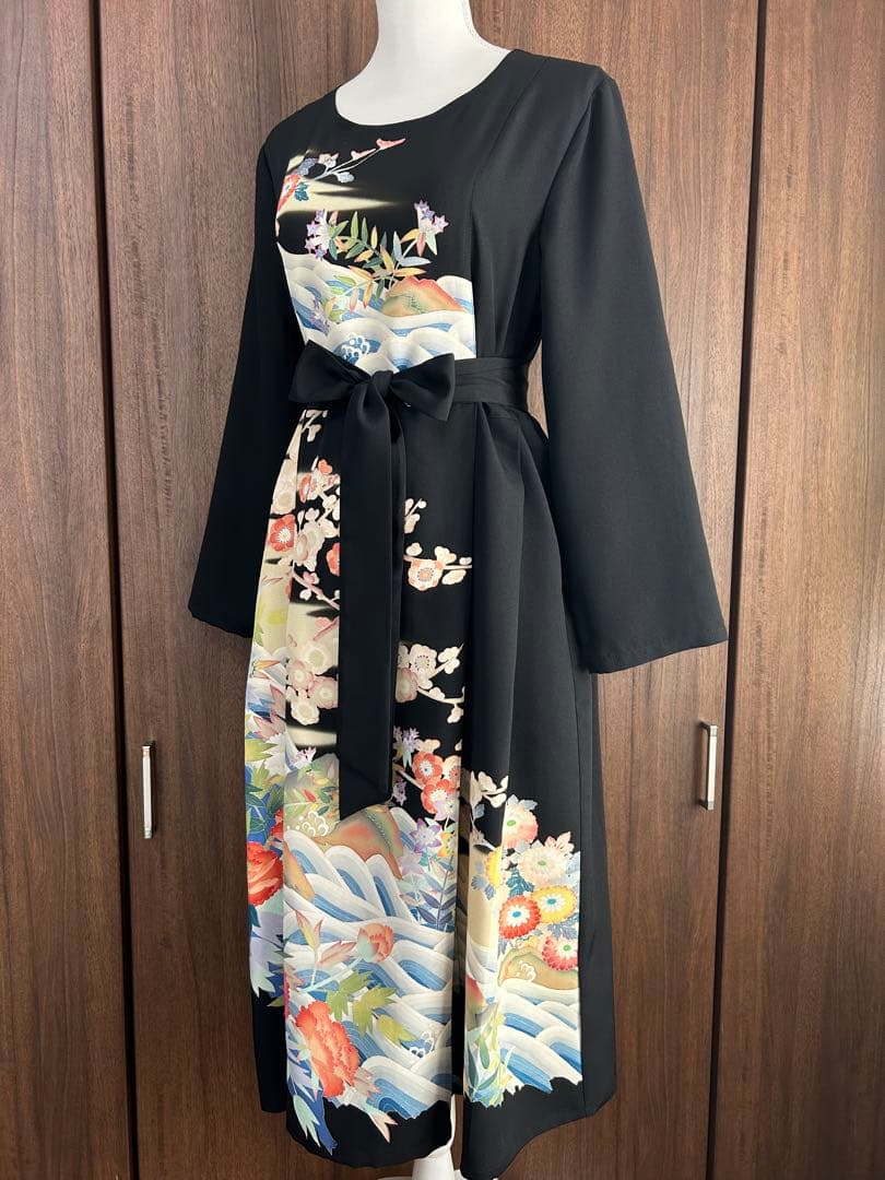 着物リメイク 黒留袖 正絹 ワンピース 花柄模様 ウエストリボン付き