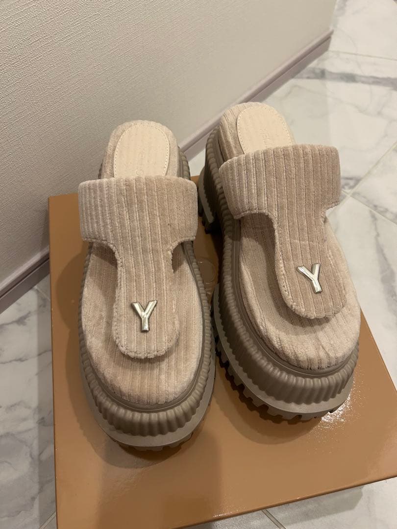 YELLO 厚底サンダル ベージュ YELLO / CREMA SINGLE SNEAKER SANDALS