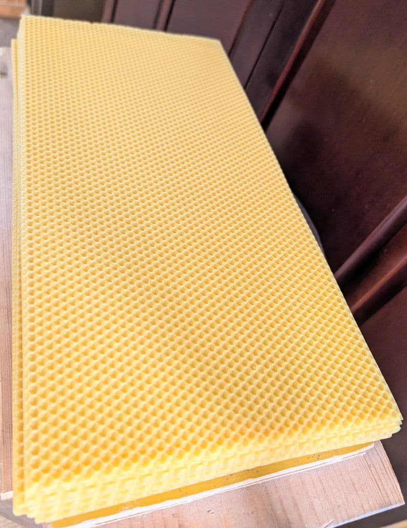 養蜂巣礎シート200枚入り(シートのみです) 養蜂巣礎シート200枚入り(シートのみです) 養蜂巣礎シート200枚