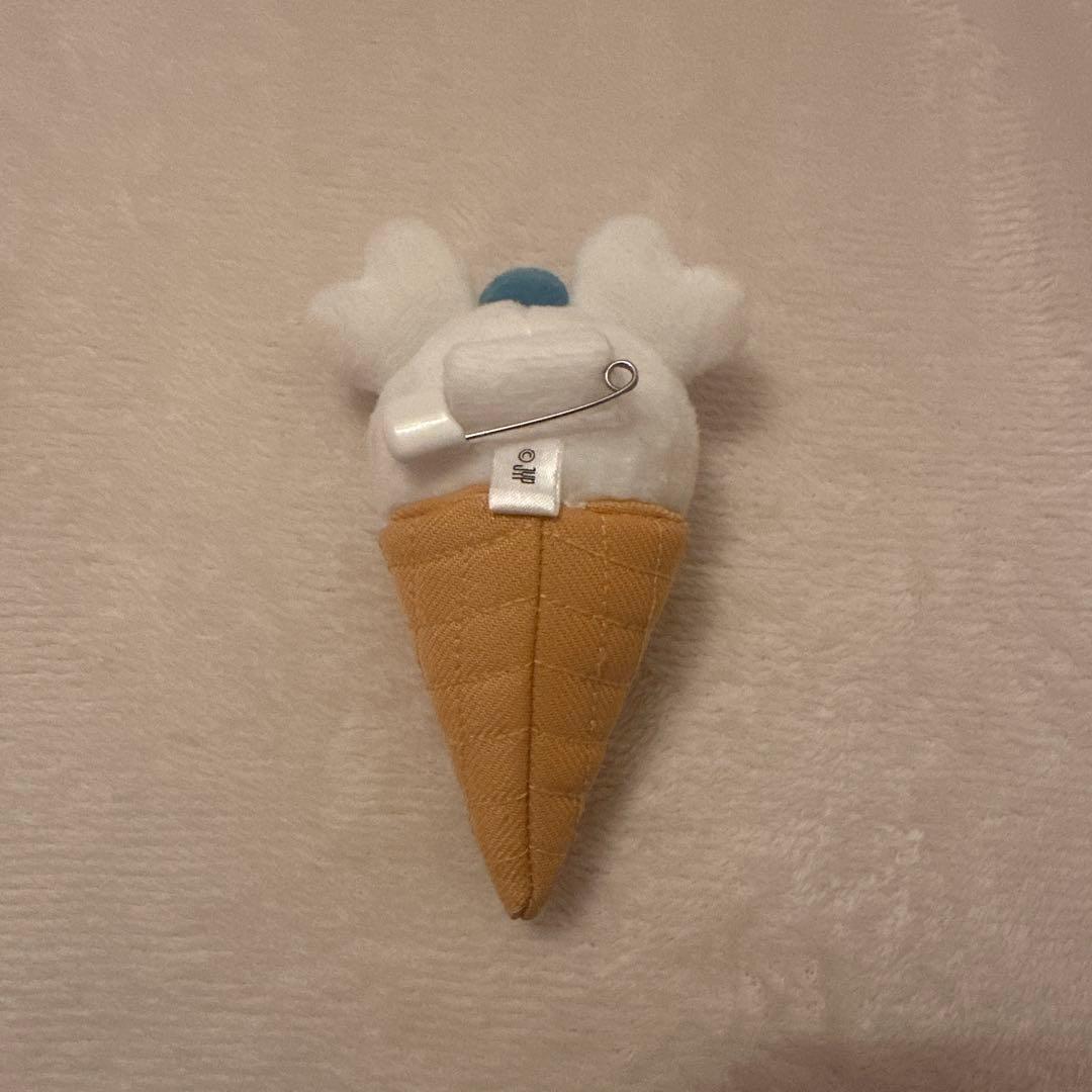 TWICE ダブリー アイスクリームぬいぐるみバッチ - メルカリ