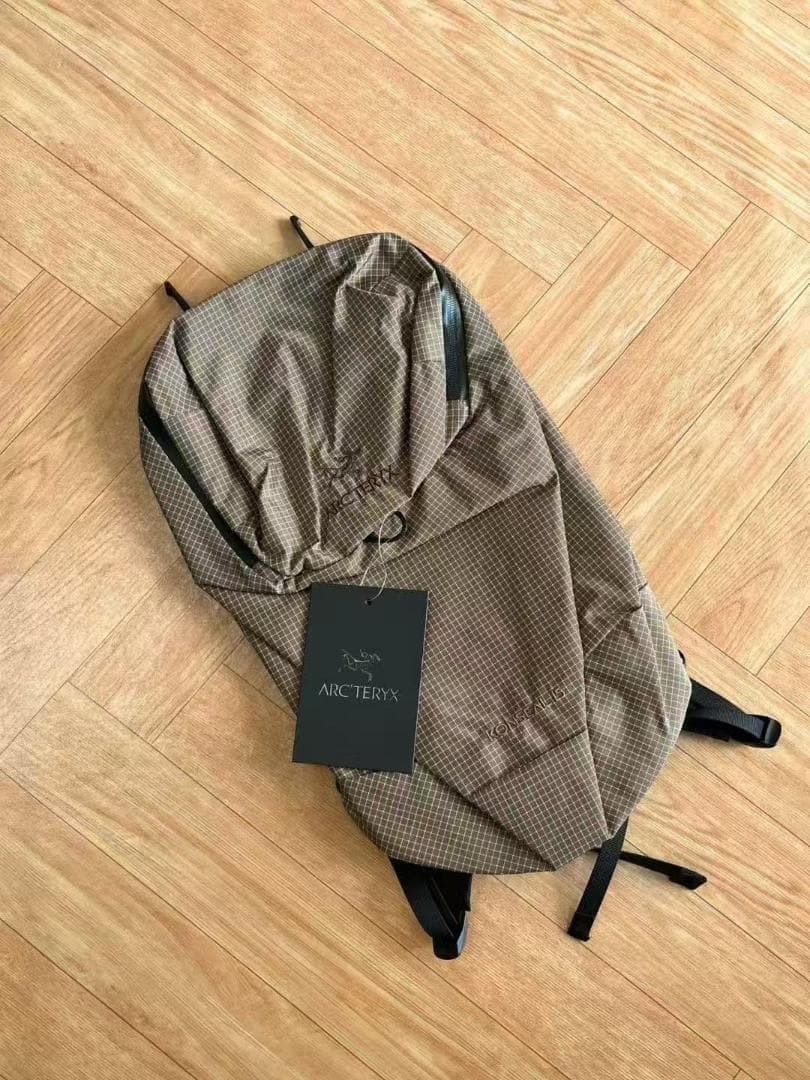 タグ付きARC'TERYX KONSEALS バックパック ブラウン・チェック柄 タグ付きARC'TERYX KONSEALS バックパック ブラウン・チェック柄 未