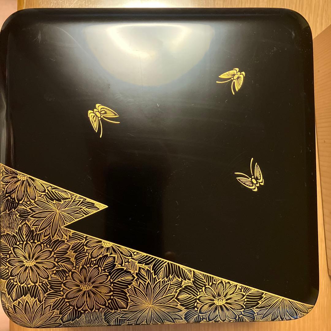 宮*子様 【ほぼ新品】輪島塗 漆器 重箱 二段 黒 金色蝶模様 - メルカリ