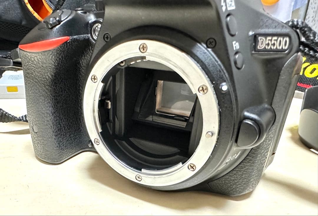 NIKON ニコン D5500 ダブルズームキット バッテリー2個 保証書付き カメラ